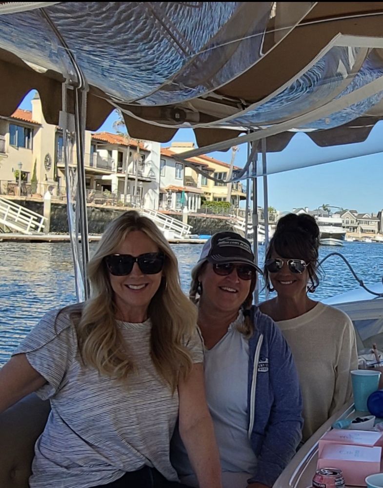 Ladies enjoying Duffy cruise